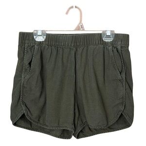 Madewell Olive Army Green Pull-On Shorts in Foliage Green